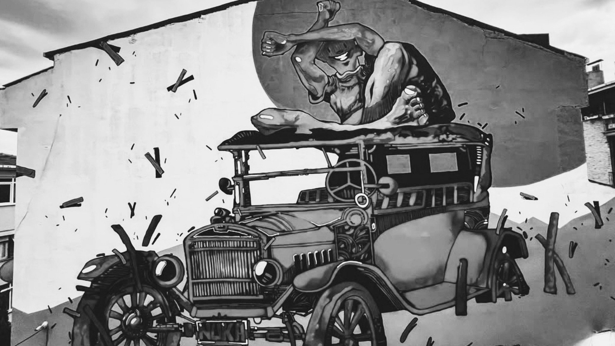 Furkan Nuka Birgün tarafından İstanbul’da bir bina cephesine uygulanan mural çalışması